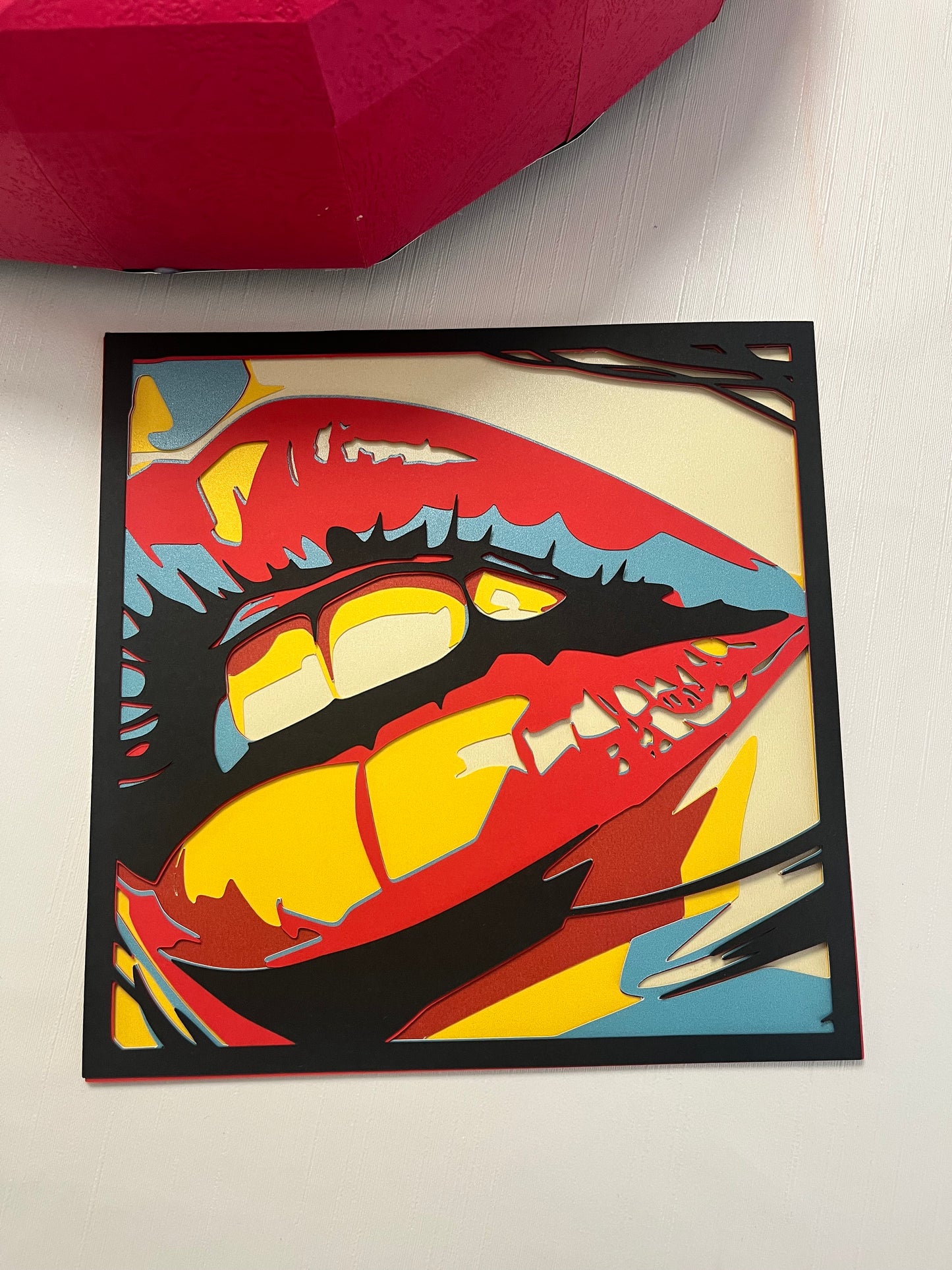 Pop art slika usana na zidu, ručno izrađena umetnička slika u živim bojama