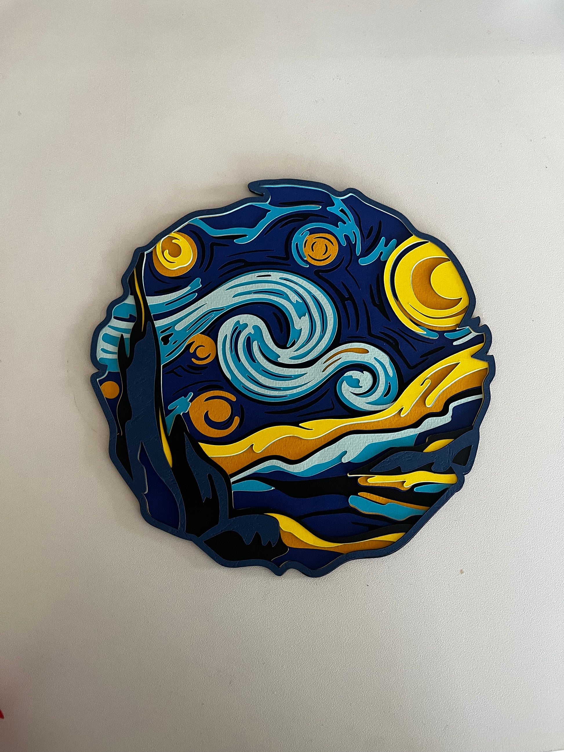 3D okrugla papercut dekoracija Van Gogh Zvezdana Noć – višeslojna 