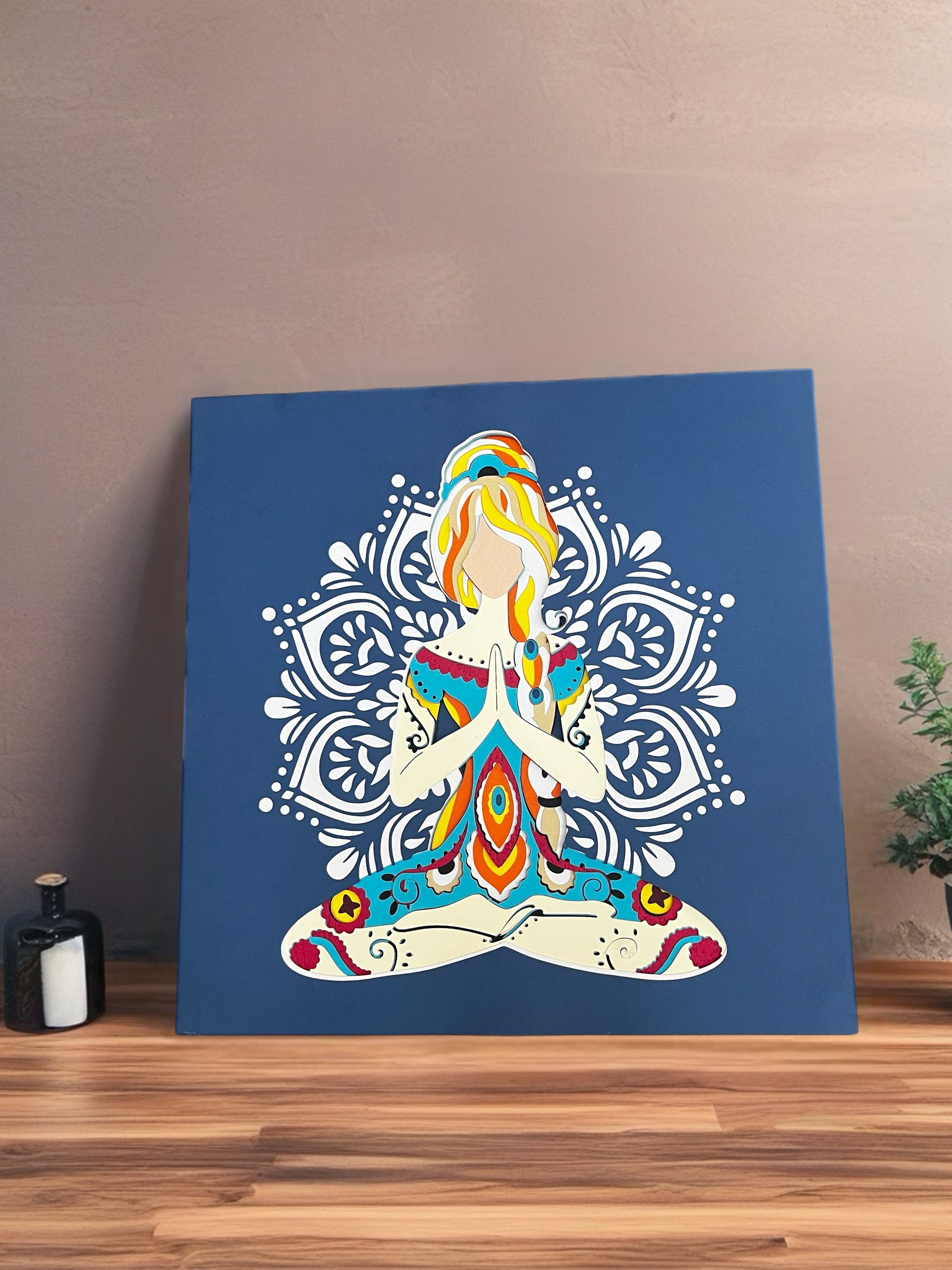3D Shadow Box yoga figura u meditaciji sa mandala pozadinom – plavi okvir, lifestyle prikaz