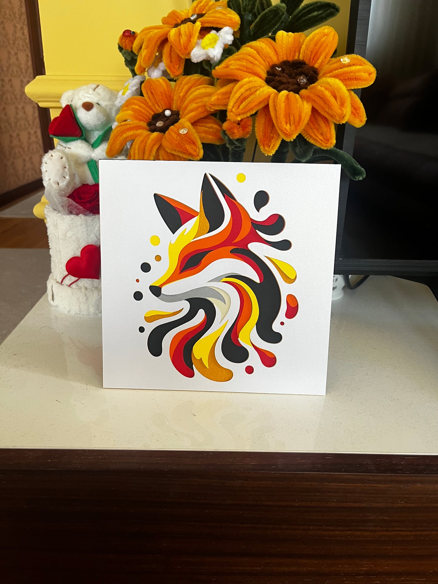 3D Shadow Box papercut portret lisice – ručno rađena višeslojna dekoracija u belom okviru